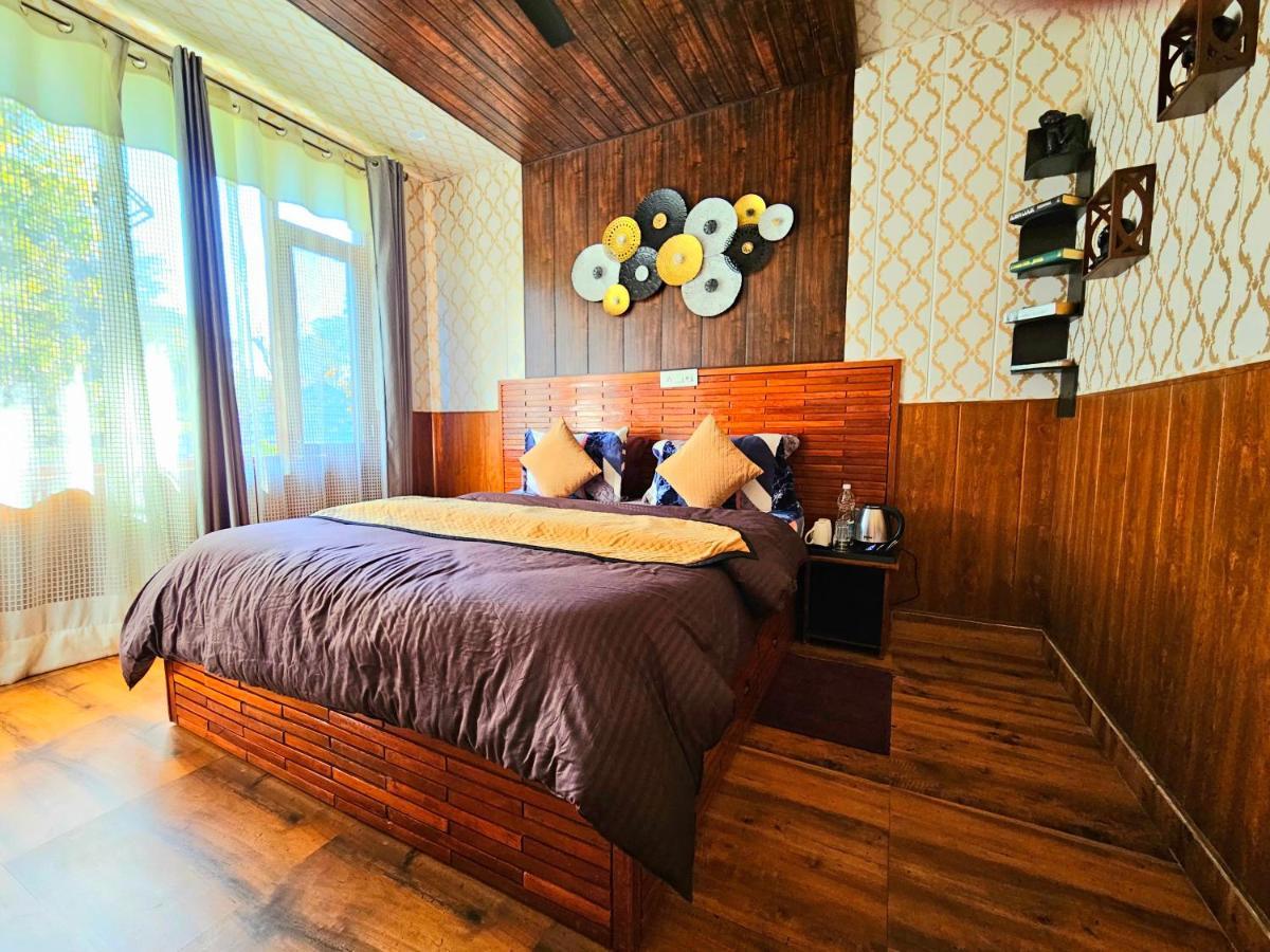 Hotel The Tulip Bir Esterno foto